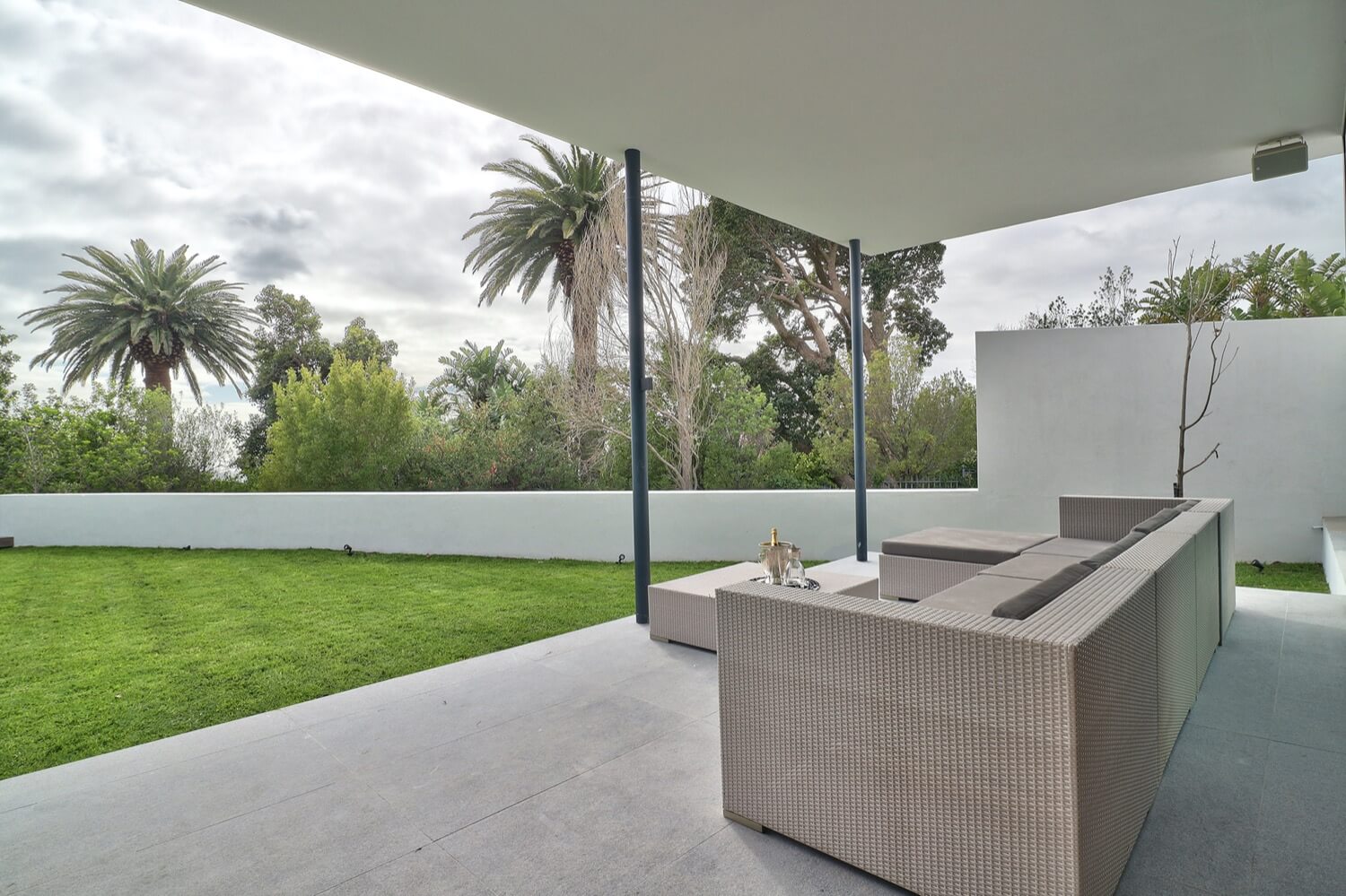 Photo 18 of Villa Glen accommodation in Higgovale, Cape Town with 5 bedrooms and 5 bathrooms
