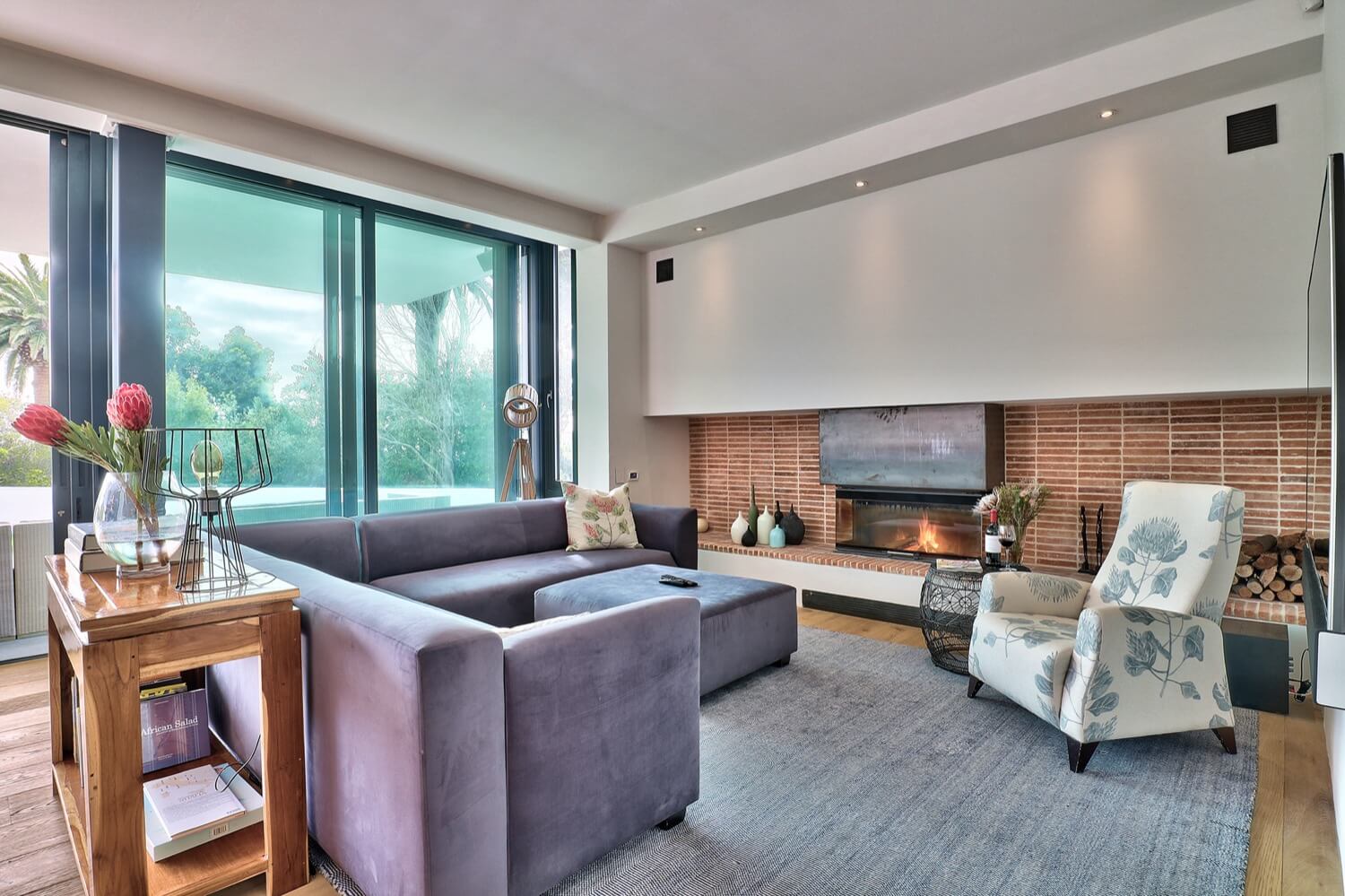 Photo 17 of Villa Glen accommodation in Higgovale, Cape Town with 5 bedrooms and 5 bathrooms
