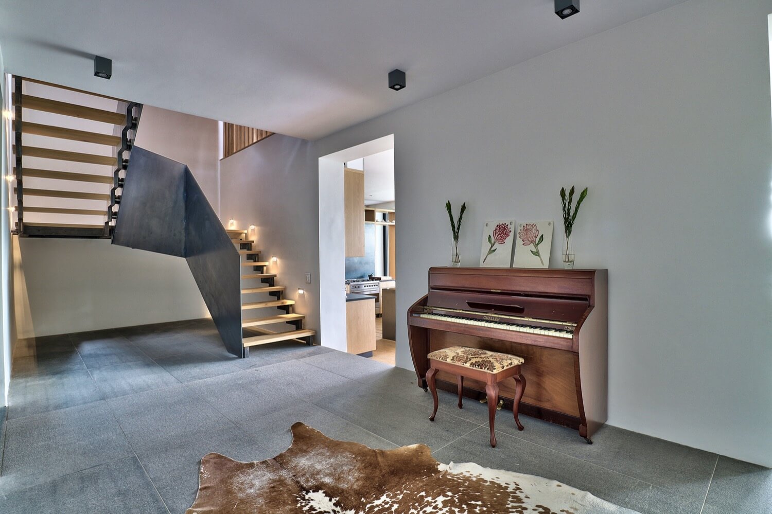 Photo 15 of Villa Glen accommodation in Higgovale, Cape Town with 5 bedrooms and 5 bathrooms
