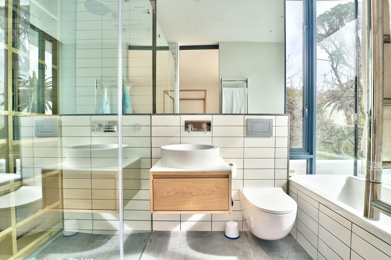 Photo 12 of Villa Glen accommodation in Higgovale, Cape Town with 5 bedrooms and 5 bathrooms