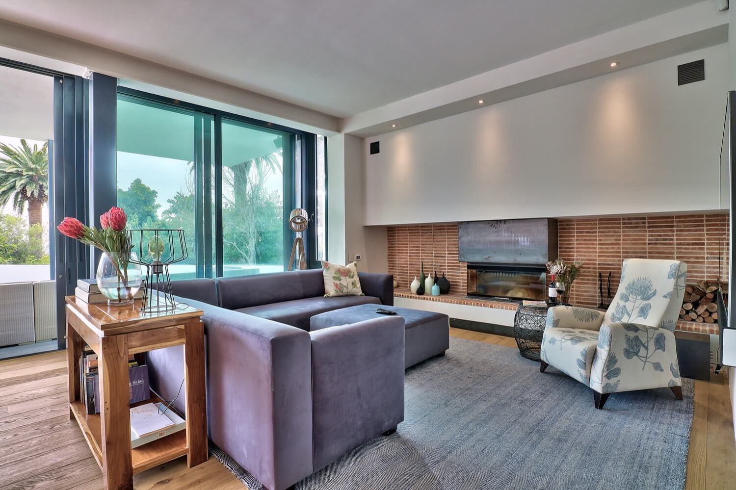 Photo 36 of Villa Glen accommodation in Higgovale, Cape Town with 5 bedrooms and 5 bathrooms
