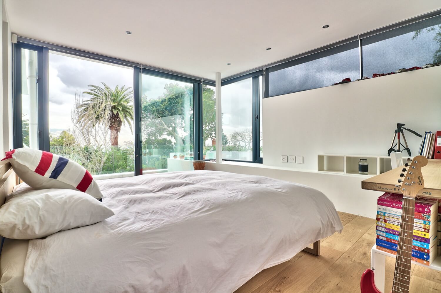 Photo 7 of Villa Glen accommodation in Higgovale, Cape Town with 5 bedrooms and 5 bathrooms