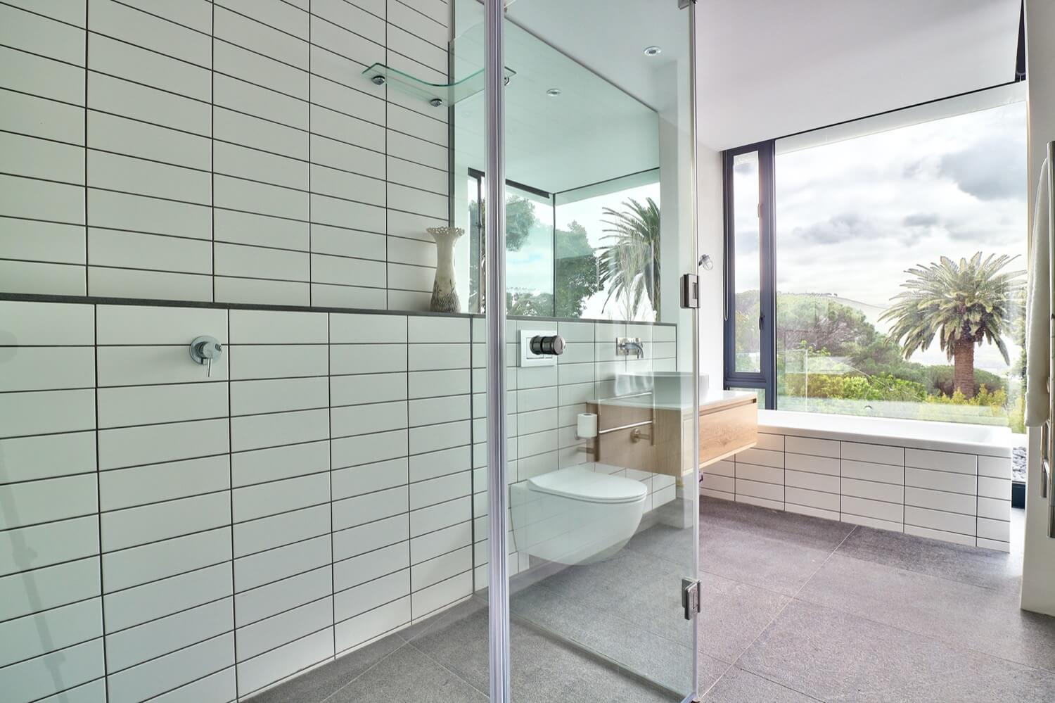 Photo 6 of Villa Glen accommodation in Higgovale, Cape Town with 5 bedrooms and 5 bathrooms
