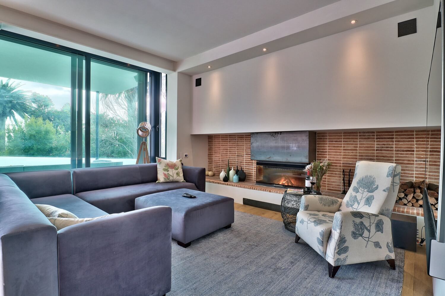 Photo 33 of Villa Glen accommodation in Higgovale, Cape Town with 5 bedrooms and 5 bathrooms