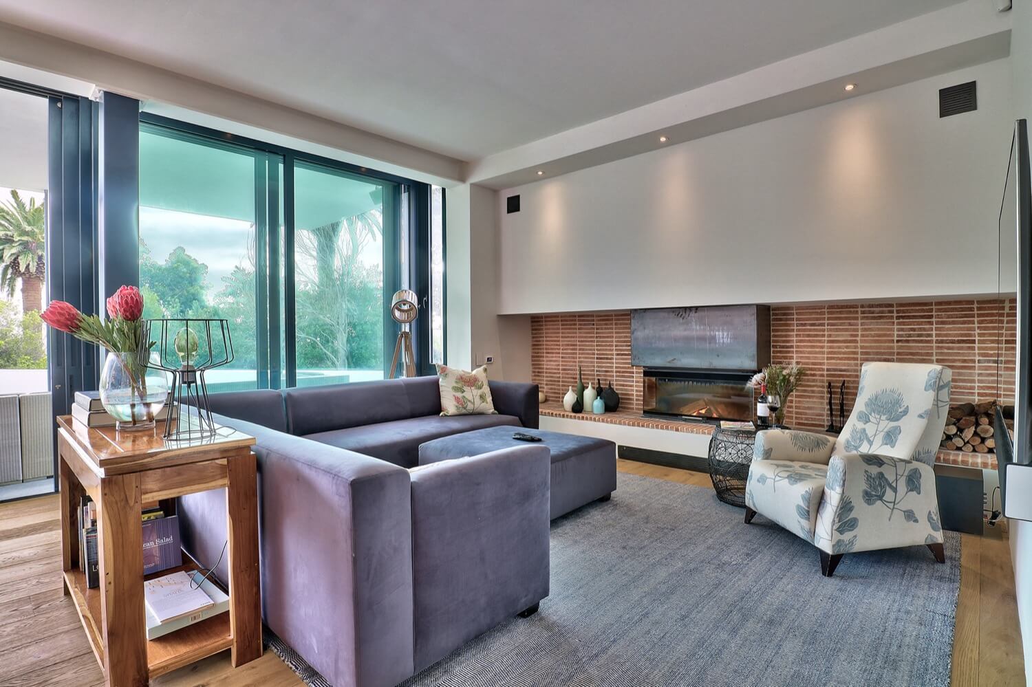 Photo 32 of Villa Glen accommodation in Higgovale, Cape Town with 5 bedrooms and 5 bathrooms
