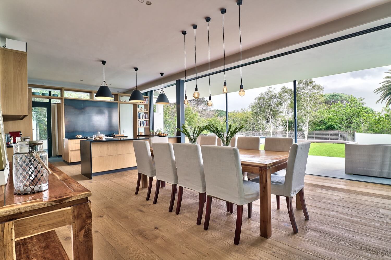 Photo 31 of Villa Glen accommodation in Higgovale, Cape Town with 5 bedrooms and 5 bathrooms