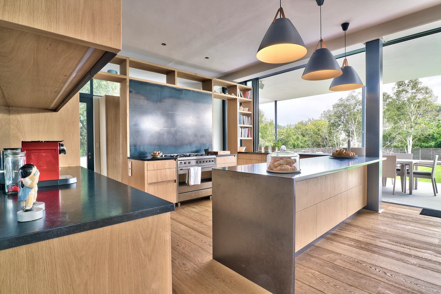 Photo 30 of Villa Glen accommodation in Higgovale, Cape Town with 5 bedrooms and 5 bathrooms