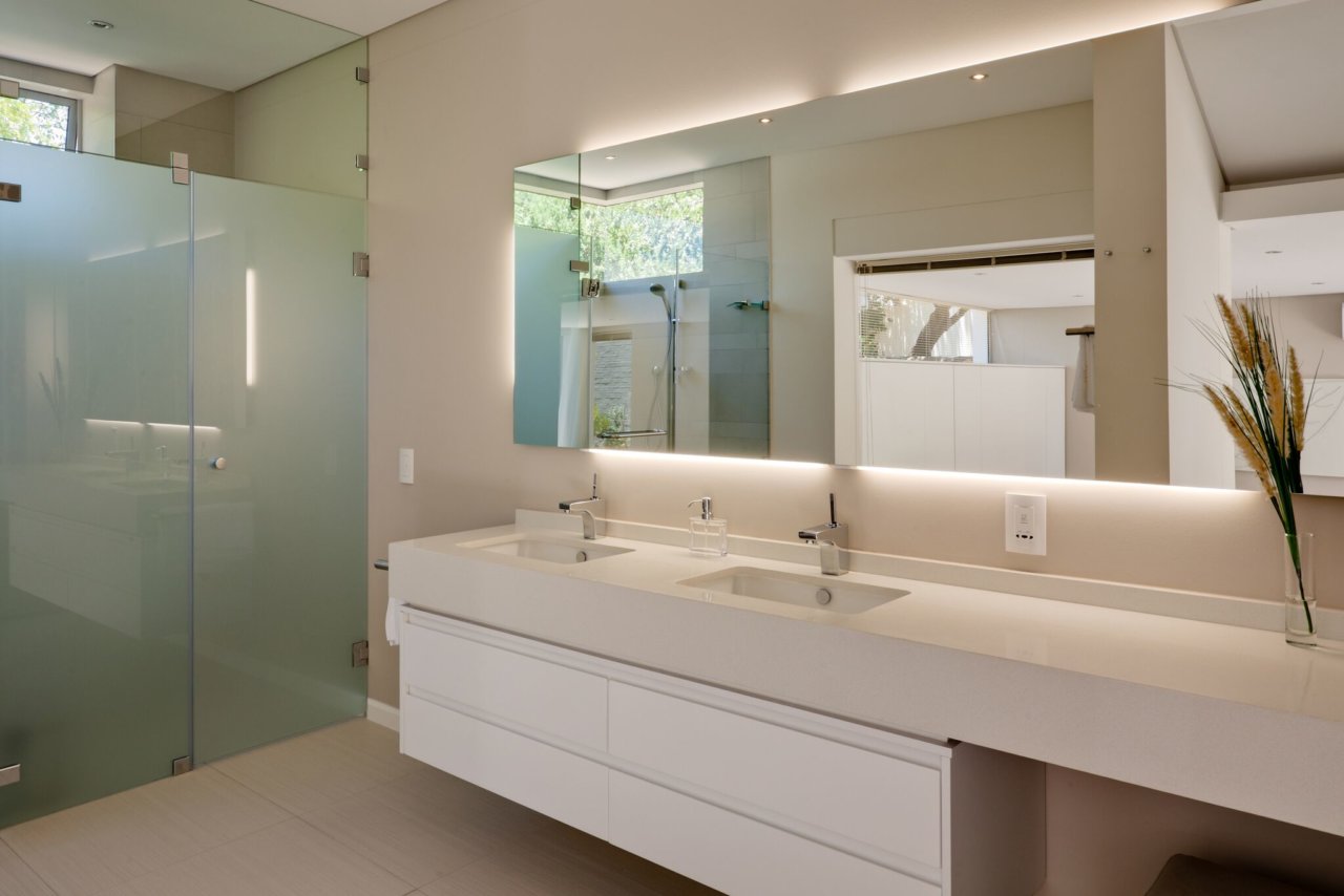 Photo 26 of Aqua Villa accommodation in Camps Bay, Cape Town with 5 bedrooms and 5 bathrooms
