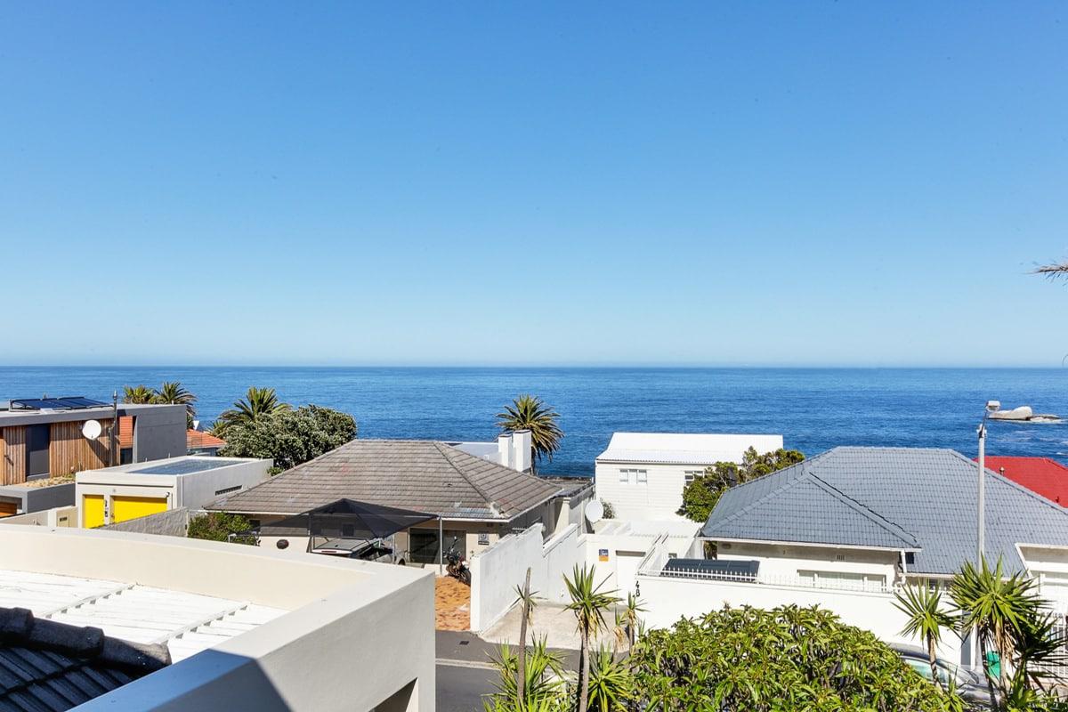 Photo 4 of Bakoven Blue accommodation in Bakoven, Cape Town with 3 bedrooms and 2 bathrooms