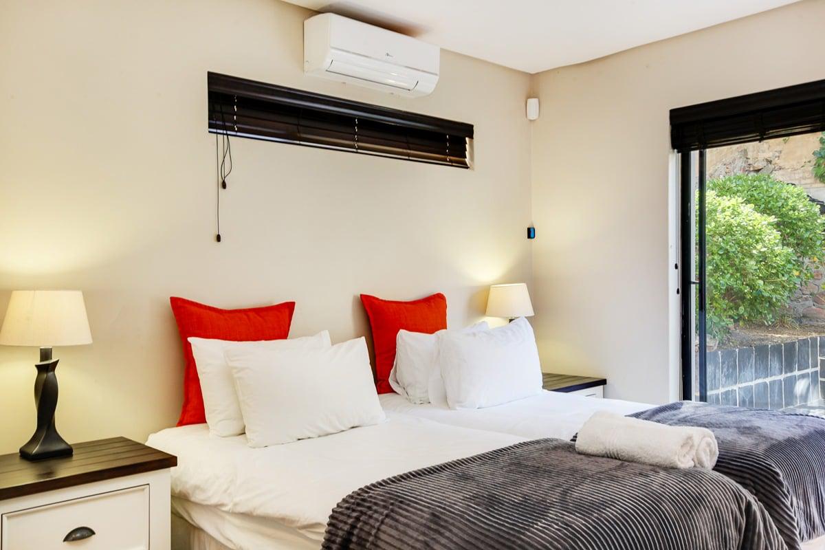 Photo 6 of Bakoven Blue accommodation in Bakoven, Cape Town with 3 bedrooms and 2 bathrooms