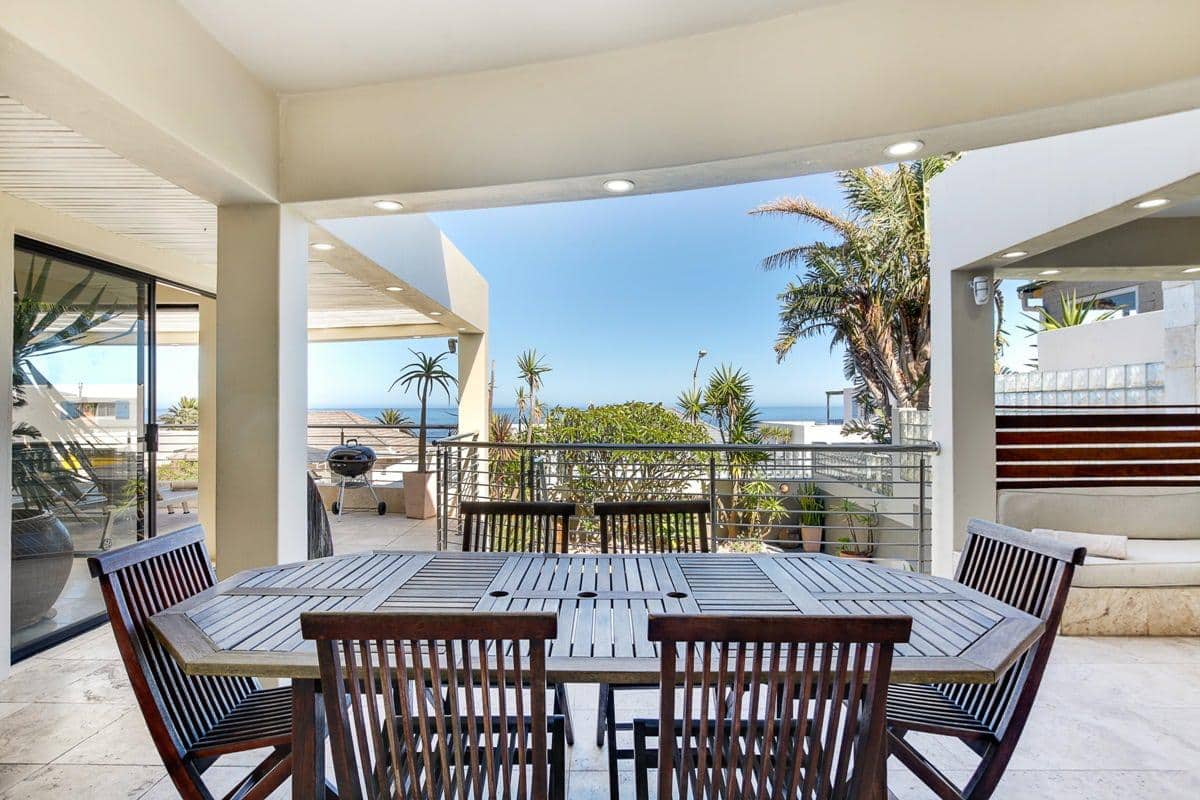 Photo 10 of Bakoven Blue accommodation in Bakoven, Cape Town with 3 bedrooms and 2 bathrooms