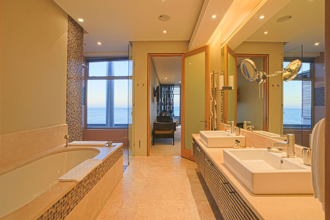 Photo 7 of Bantry Bay Villa accommodation in Bantry Bay, Cape Town with 5 bedrooms and 5 bathrooms