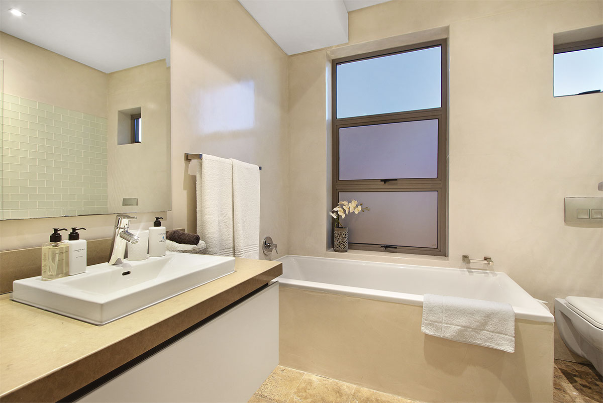 Photo 10 of Belmondo accommodation in Camps Bay, Cape Town with 5 bedrooms and 5 bathrooms