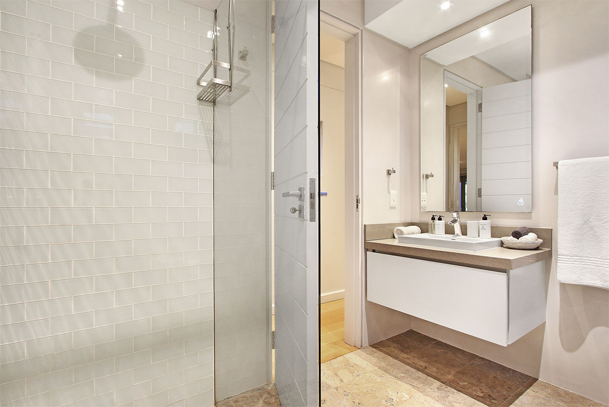Photo 11 of Belmondo accommodation in Camps Bay, Cape Town with 5 bedrooms and 5 bathrooms