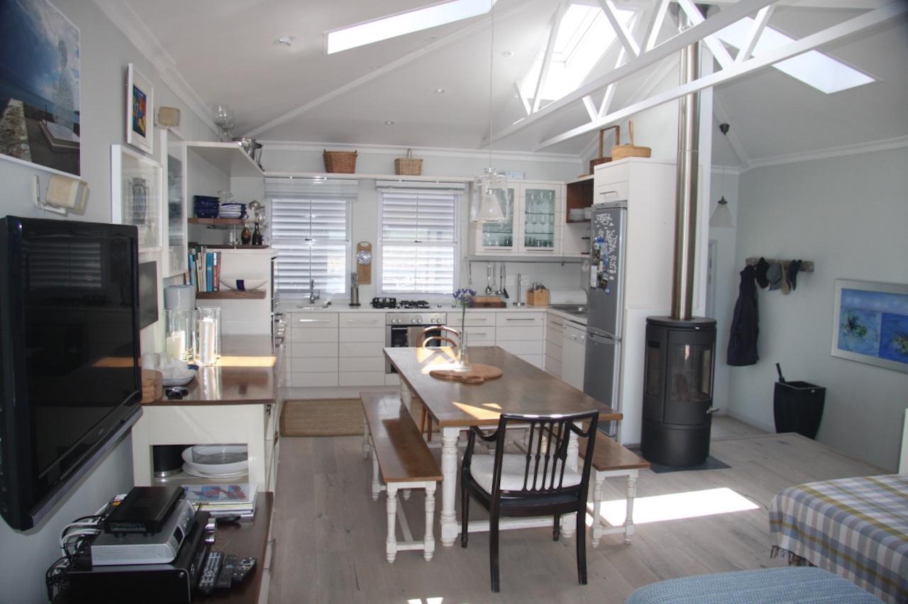 Photo 6 of Brook Bungalow accommodation in Bakoven, Cape Town with 3 bedrooms and  bathrooms