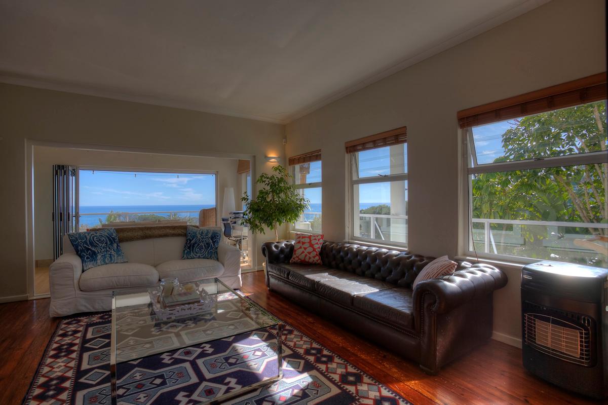 Photo 13 of Camps Bay Glen Villa accommodation in Camps Bay, Cape Town with 6 bedrooms and 4 bathrooms