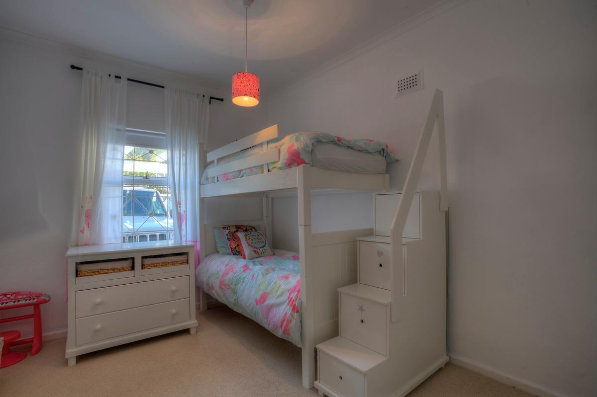 Photo 16 of Camps Bay Glen Villa accommodation in Camps Bay, Cape Town with 6 bedrooms and 4 bathrooms
