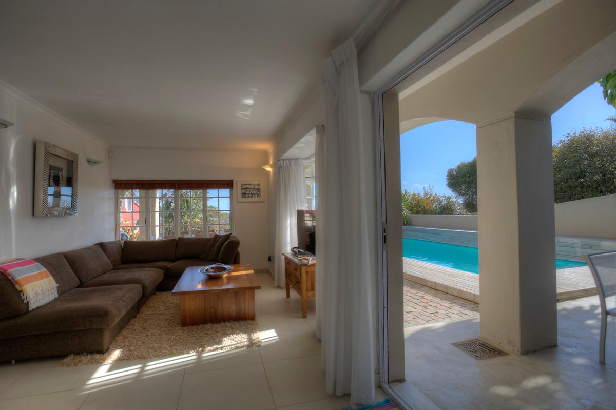 Photo 23 of Camps Bay Glen Villa accommodation in Camps Bay, Cape Town with 6 bedrooms and 4 bathrooms