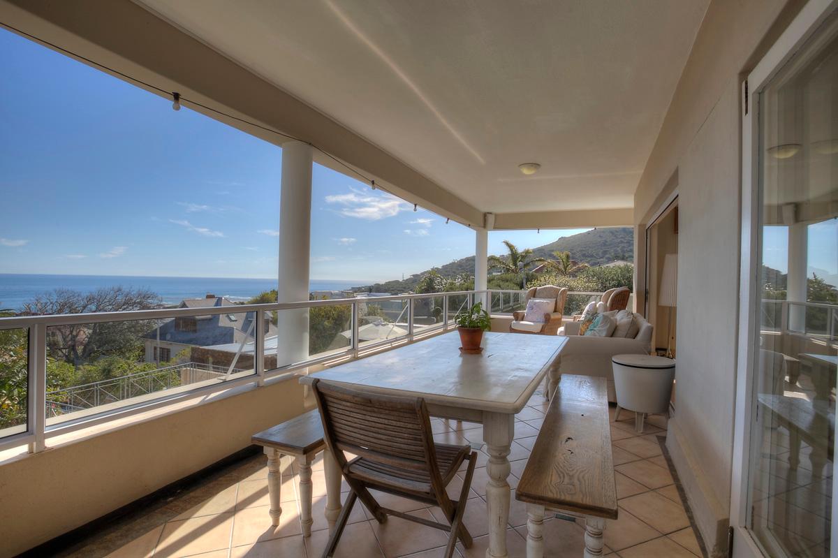 Photo 6 of Camps Bay Glen Villa accommodation in Camps Bay, Cape Town with 6 bedrooms and 4 bathrooms