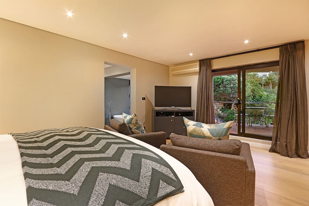 Photo 20 of Camps Bay Retreat Villa accommodation in Camps Bay, Cape Town with 10 bedrooms and 10 bathrooms