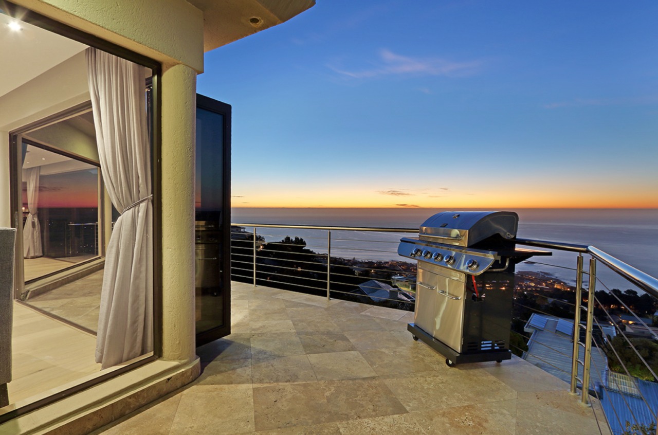 Photo 4 of Camps Bay Retreat Villa accommodation in Camps Bay, Cape Town with 10 bedrooms and 10 bathrooms