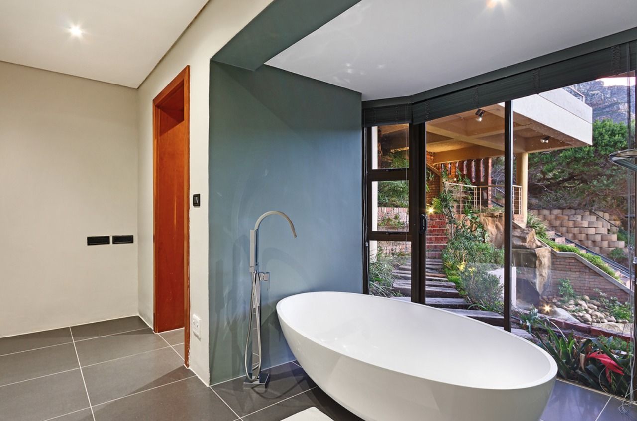 Photo 6 of Camps Bay Retreat Villa accommodation in Camps Bay, Cape Town with 10 bedrooms and 10 bathrooms
