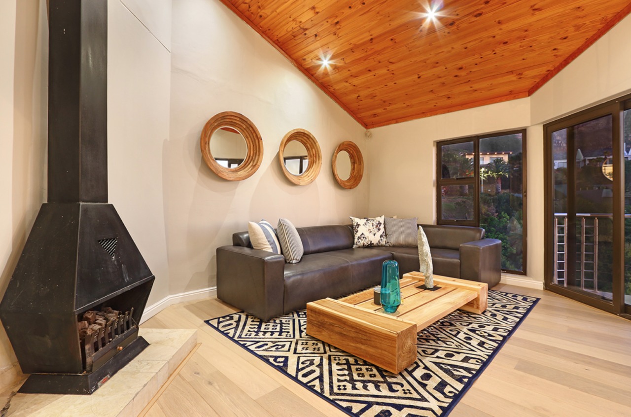 Photo 7 of Camps Bay Retreat Villa accommodation in Camps Bay, Cape Town with 10 bedrooms and 10 bathrooms
