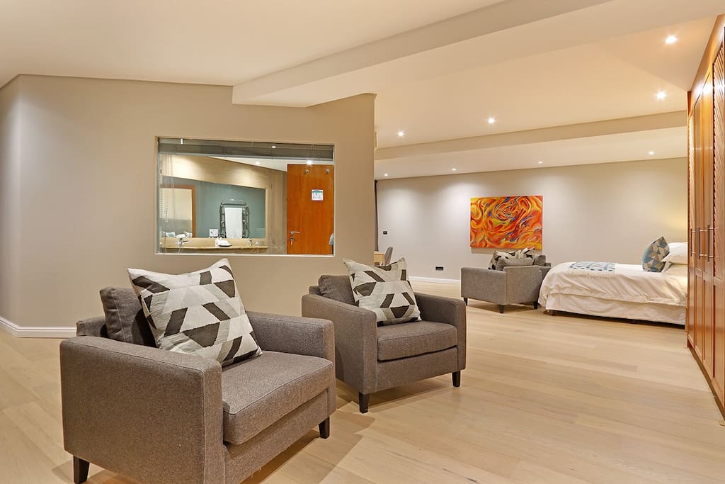 Photo 9 of Camps Bay Retreat Villa accommodation in Camps Bay, Cape Town with 10 bedrooms and 10 bathrooms