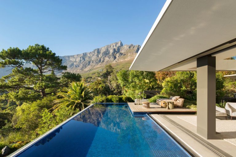 Photo 1 of Cape Kloof accommodation in Higgovale, Cape Town with 4 bedrooms and 4 bathrooms