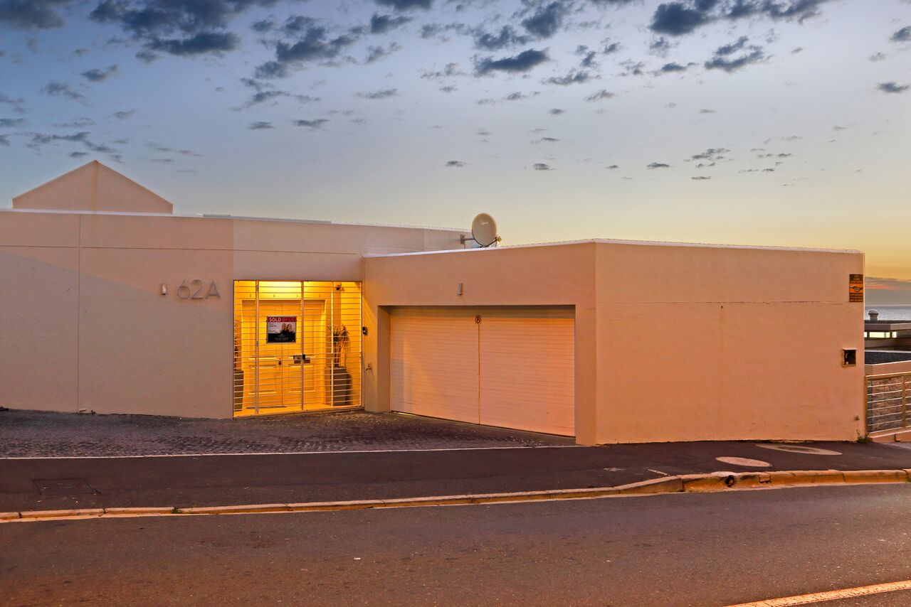 Photo 3 of Cape Nights Villa accommodation in Camps Bay, Cape Town with 5 bedrooms and 5 bathrooms