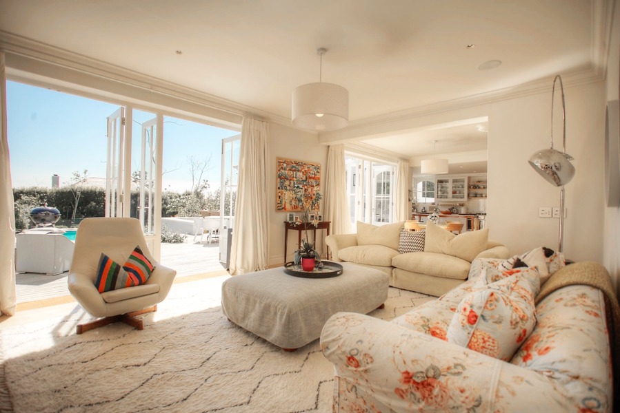 Photo 2 of Claremont Sidmouth Villa accommodation in Claremont, Cape Town with 5 bedrooms and 5 bathrooms