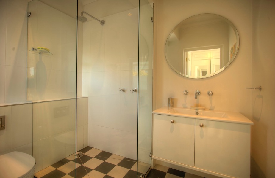Photo 14 of Claremont Sidmouth Villa accommodation in Claremont, Cape Town with 5 bedrooms and 5 bathrooms