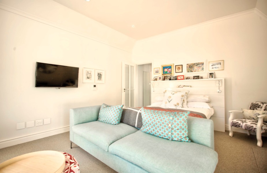 Photo 16 of Claremont Sidmouth Villa accommodation in Claremont, Cape Town with 5 bedrooms and 5 bathrooms