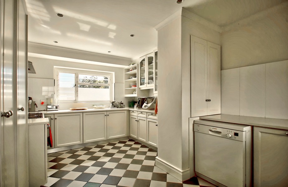 Photo 17 of Claremont Sidmouth Villa accommodation in Claremont, Cape Town with 5 bedrooms and 5 bathrooms