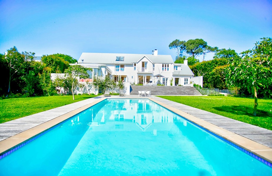 Photo 19 of Claremont Sidmouth Villa accommodation in Claremont, Cape Town with 5 bedrooms and 5 bathrooms