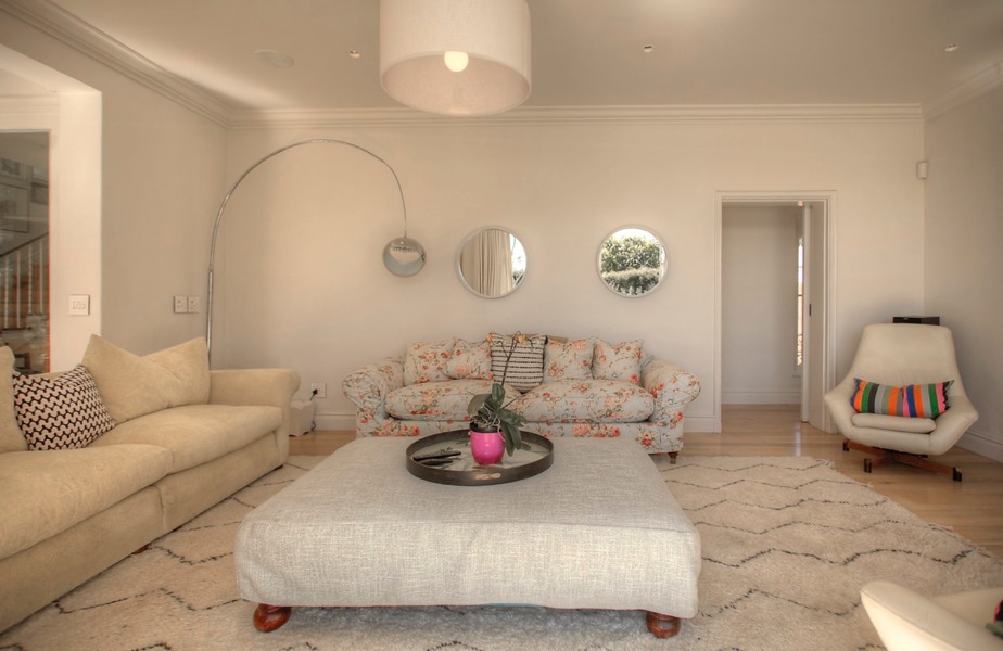 Photo 3 of Claremont Sidmouth Villa accommodation in Claremont, Cape Town with 5 bedrooms and 5 bathrooms