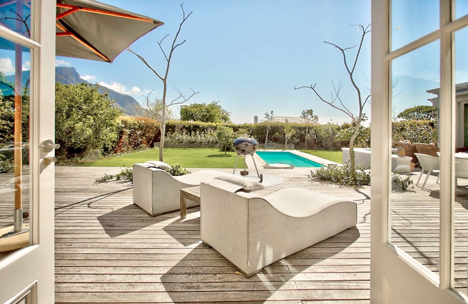 Photo 4 of Claremont Sidmouth Villa accommodation in Claremont, Cape Town with 5 bedrooms and 5 bathrooms