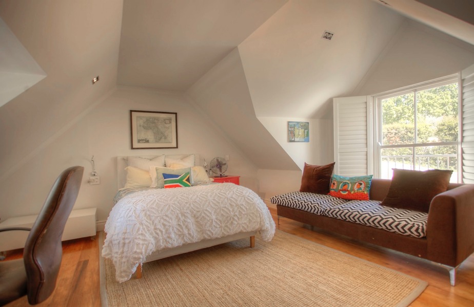 Photo 7 of Claremont Sidmouth Villa accommodation in Claremont, Cape Town with 5 bedrooms and 5 bathrooms