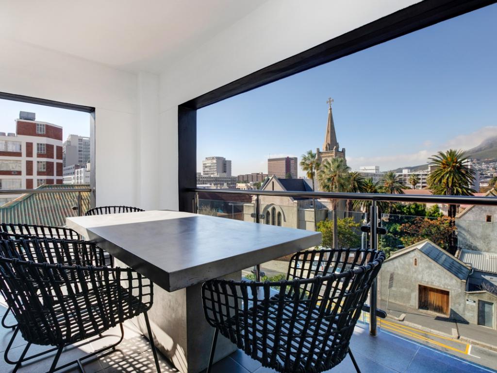 Photo 10 of Danbury Apartment accommodation in City Centre, Cape Town with 1 bedrooms and 1 bathrooms