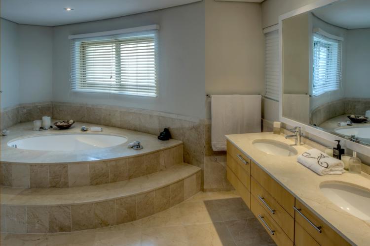 Photo 12 of Dunmore Skies accommodation in Clifton, Cape Town with 2 bedrooms and 2 bathrooms