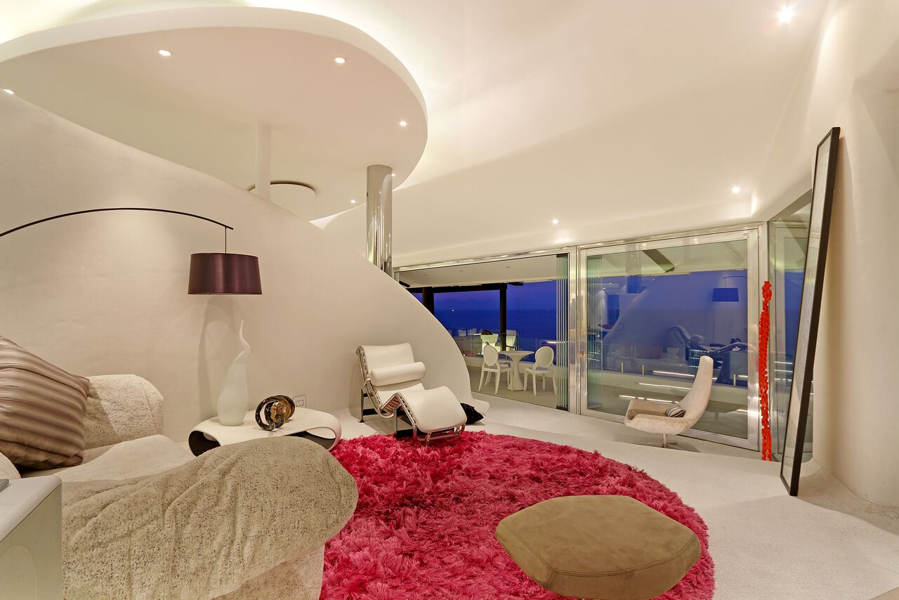 Photo 16 of Eagles Rock Villa accommodation in Bantry Bay, Cape Town with 6 bedrooms and 6 bathrooms