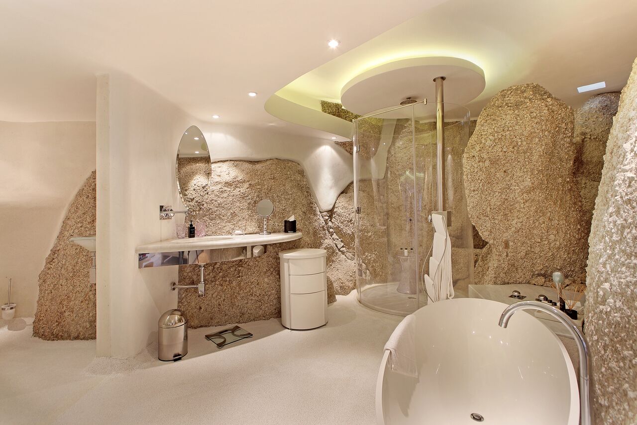 Photo 27 of Eagles Rock Villa accommodation in Bantry Bay, Cape Town with 6 bedrooms and 6 bathrooms