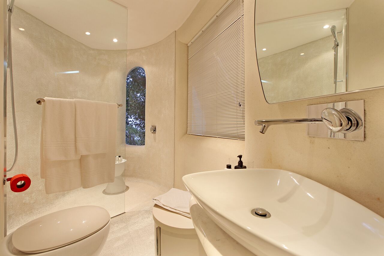 Photo 28 of Eagles Rock Villa accommodation in Bantry Bay, Cape Town with 6 bedrooms and 6 bathrooms