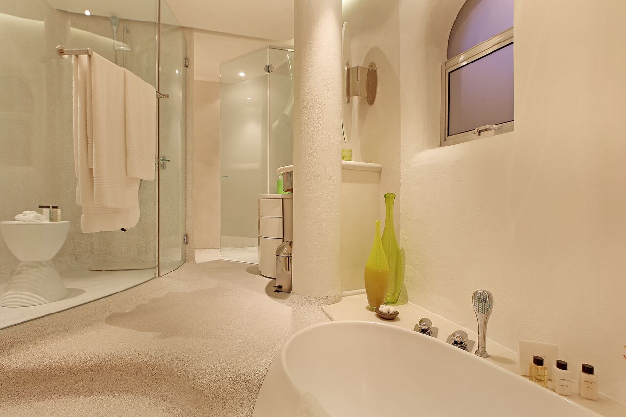 Photo 34 of Eagles Rock Villa accommodation in Bantry Bay, Cape Town with 6 bedrooms and 6 bathrooms