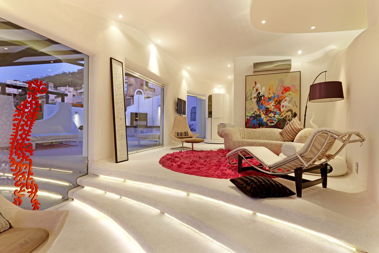 Photo 6 of Eagles Rock Villa accommodation in Bantry Bay, Cape Town with 6 bedrooms and 6 bathrooms