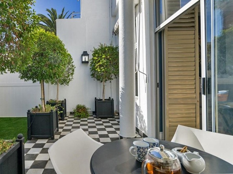 Photo 19 of Edgewater House accommodation in Bantry Bay, Cape Town with 3 bedrooms and 2 bathrooms
