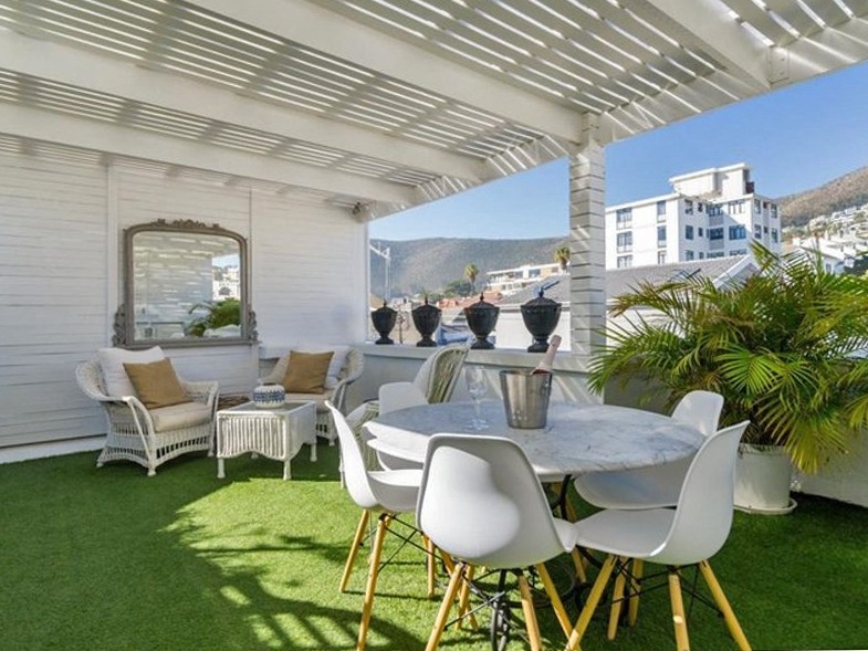 Photo 4 of Edgewater House accommodation in Bantry Bay, Cape Town with 3 bedrooms and 2 bathrooms