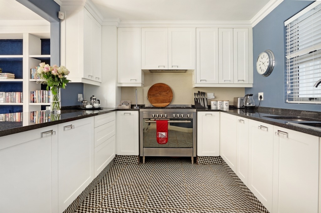 Photo 5 of Edgewater House accommodation in Bantry Bay, Cape Town with 3 bedrooms and 2 bathrooms