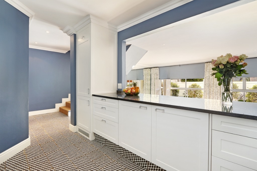 Photo 6 of Edgewater House accommodation in Bantry Bay, Cape Town with 3 bedrooms and 2 bathrooms
