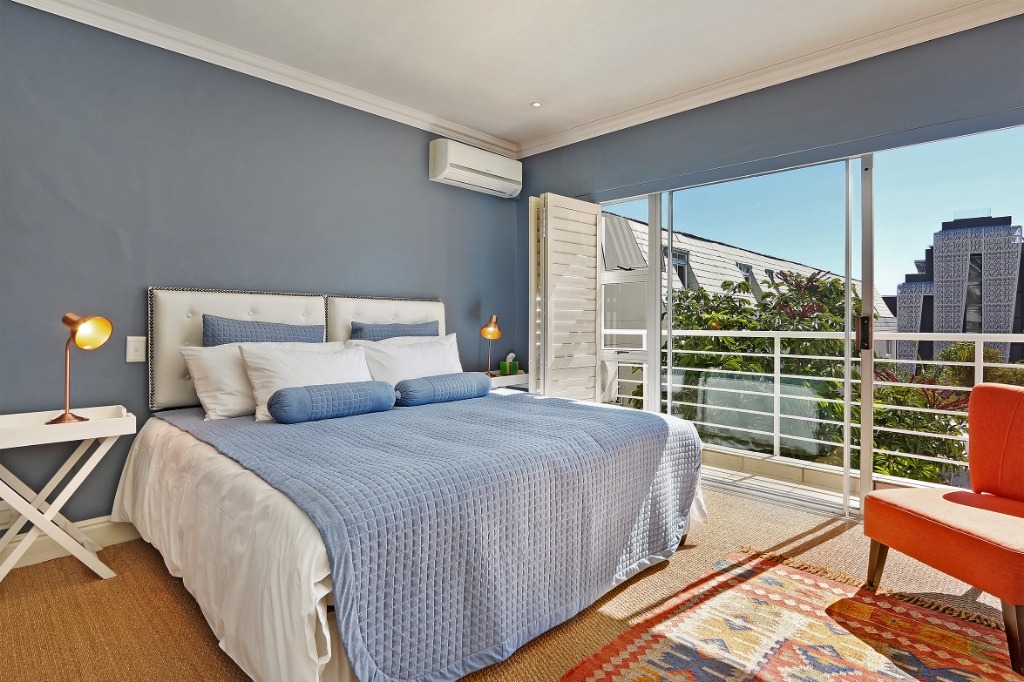 Photo 7 of Edgewater House accommodation in Bantry Bay, Cape Town with 3 bedrooms and 2 bathrooms